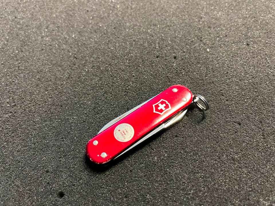 Victorinox Companion Red Smooth Alox in Hannover