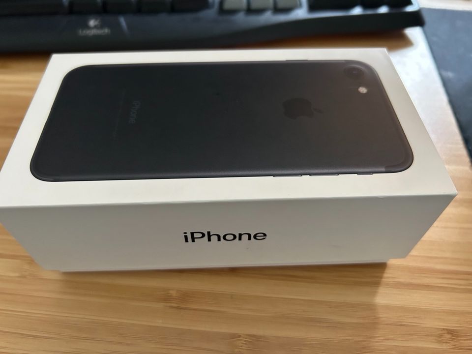 Iphone 7 128GB mit Black Rock Hülle in Gütersloh