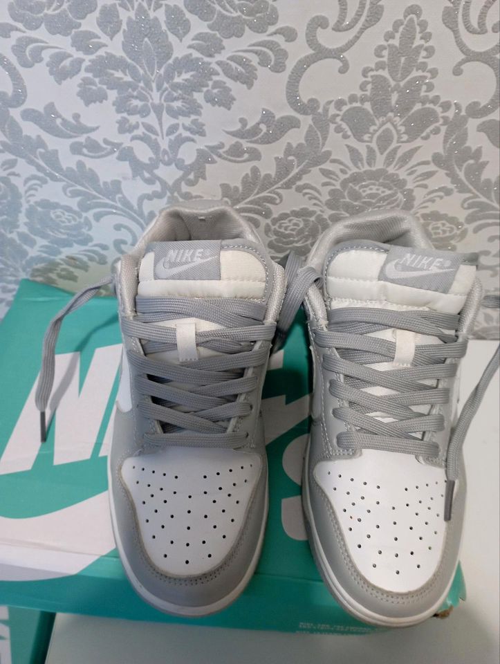 Nike dunks Sneaker Schuhe 36 wie neu in Monheim am Rhein