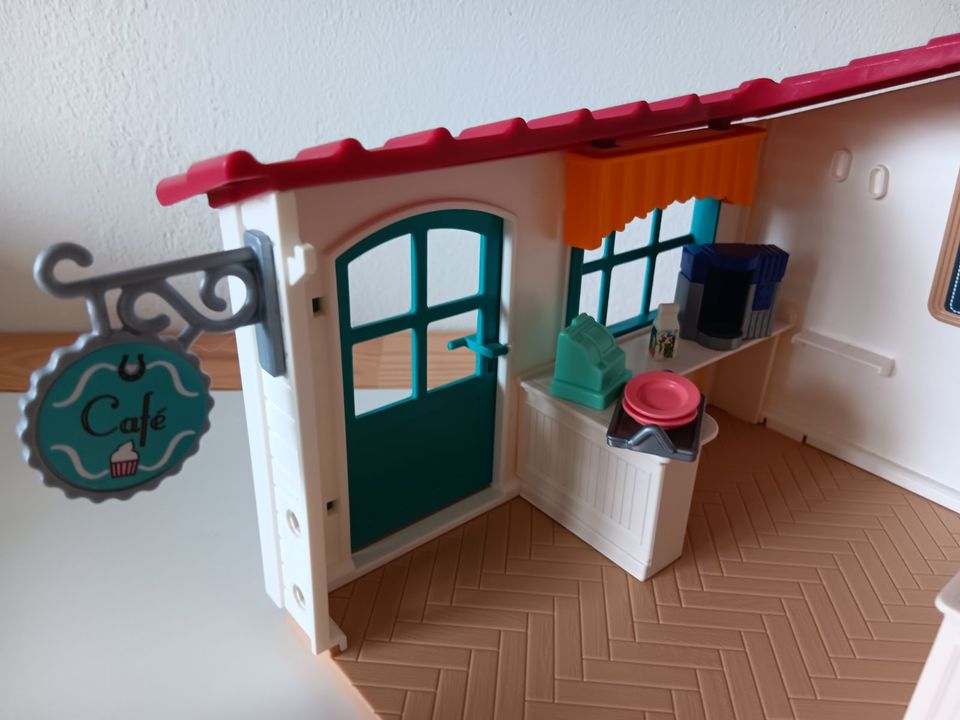 Schleich / Playmobil Cafe in Hamburg