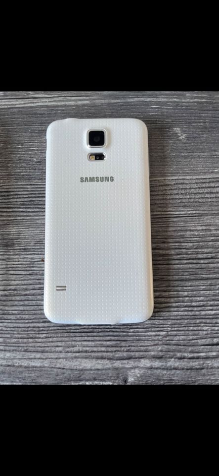 Samsung S5 16 GB weiß sehr gepflegter Zustand in Mühlacker