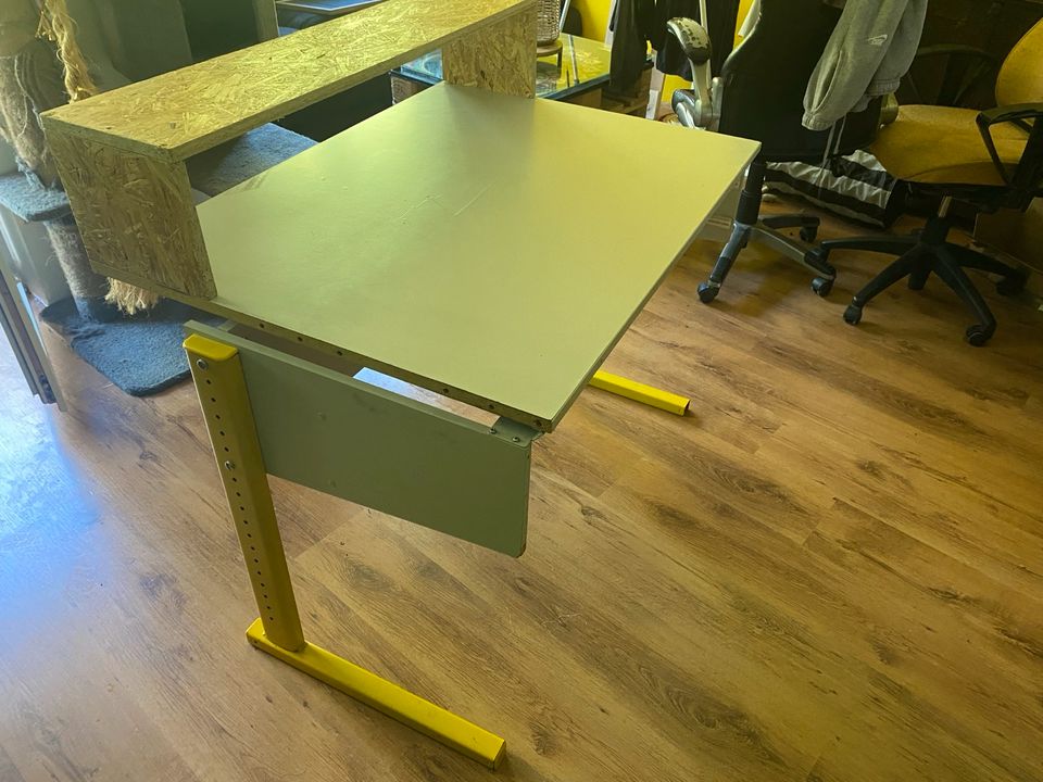 Studiotisch / Schreibtisch in Georgsmarienhütte