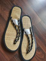 Neu Flip Flops schwarz gold Bast 40 / 41 H&M Wandsbek - Hamburg Bramfeld Vorschau