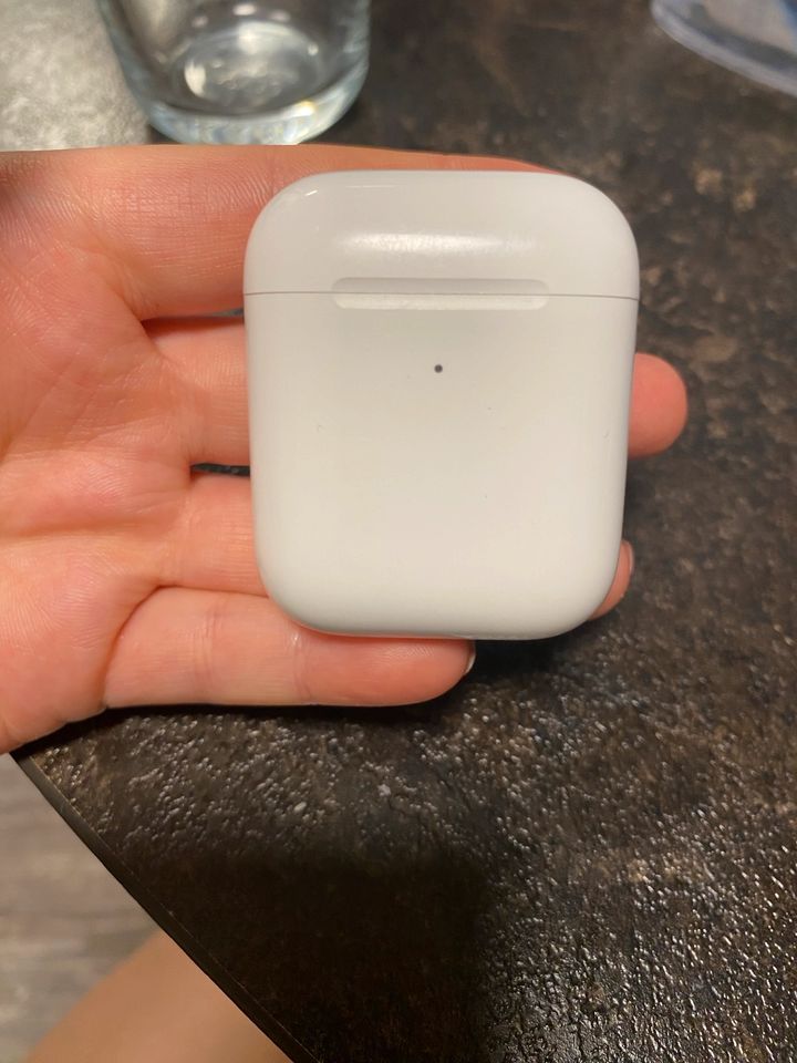 Airpods Apple Earbuds 2nd Generation in Berlin