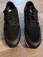 Schwarze Sneaker / Materialmix / Moderate Plateausohle Baden-Württemberg - Tiefenbronn Vorschau