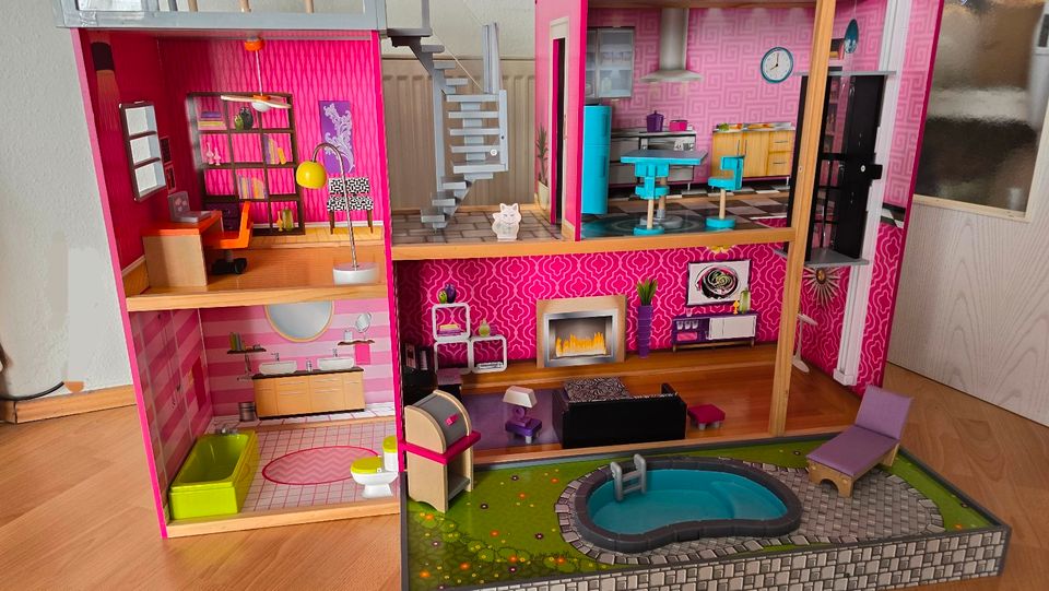 Kidkraft Holz-Puppenhaus für Barbies mit Möbeln und Zubehör in Großbeeren
