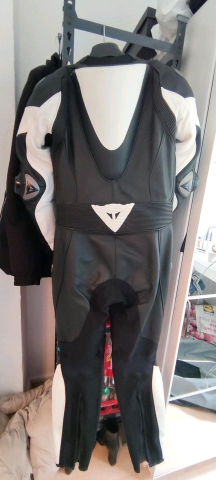 Dainese Einteiler Größe 42 Damen Neupreis war 1499€ in Bremen