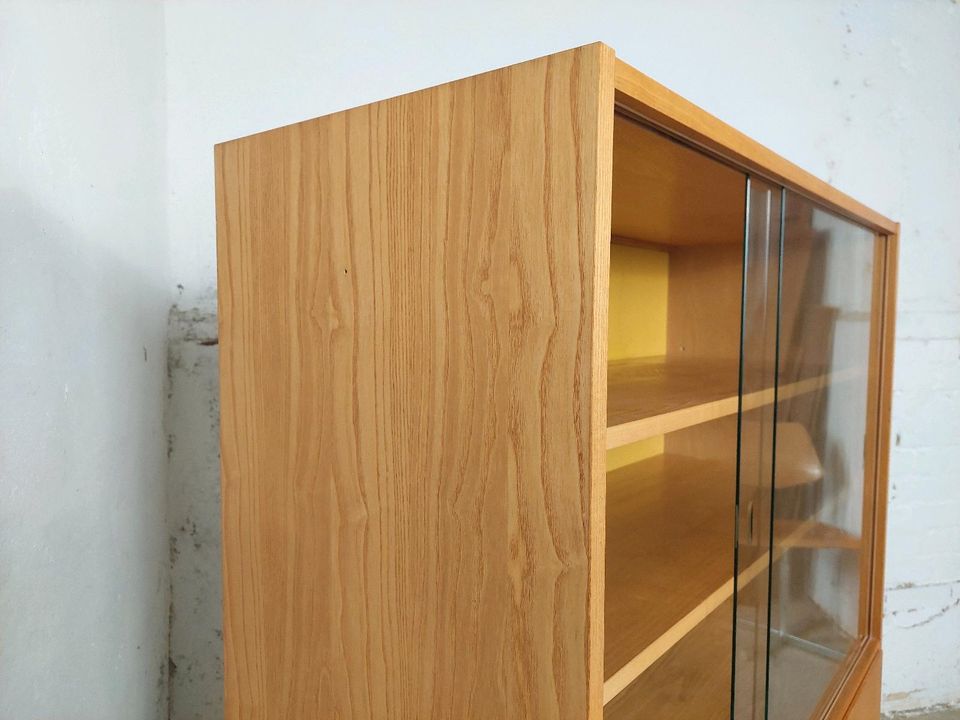 Vintage Hellerau 427 Highboard Schrank Vitrine 60er 70er DDR in Leipzig