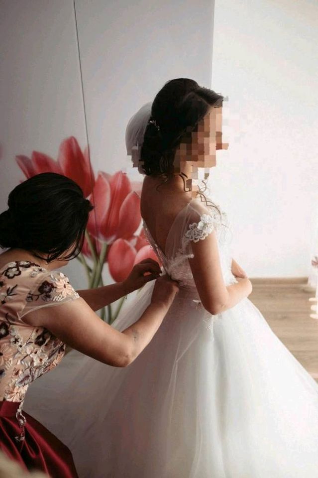 Hochzeitskleid/Brautkleid in Neckargemünd