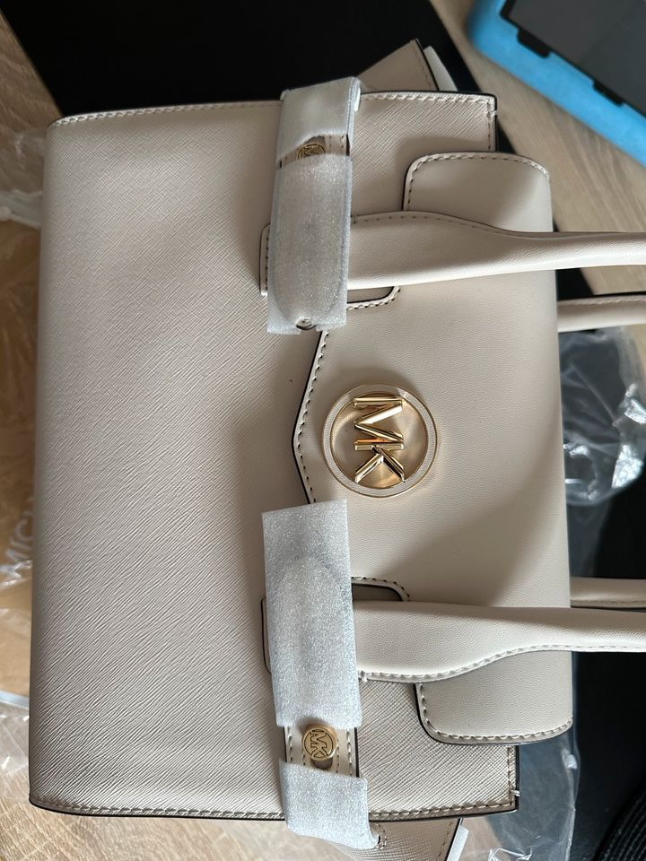 Original Mk Tasche mit Umhängegurt NEU in Norderstedt