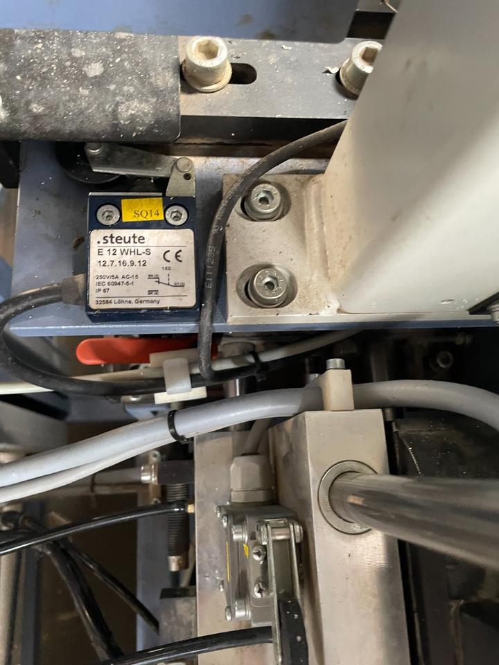 Kantenstreifenmaschine Kantenanleimmaschine Hebrock AKV 3006 DK in Kleve