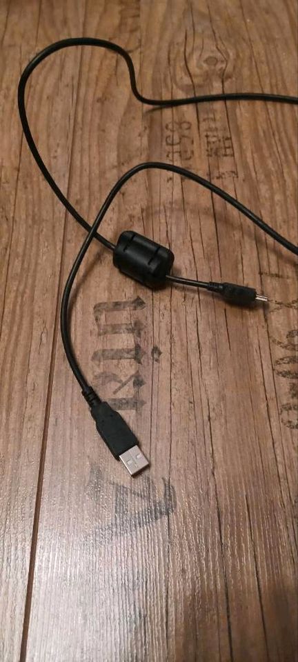 8 USB-Kabel und Stecker in Holdorf