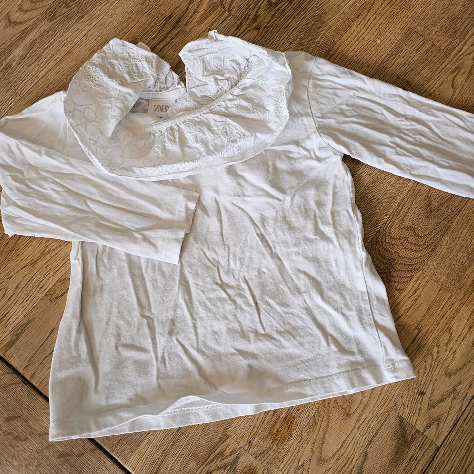 Zara Bluse Shirt weiss Rüschchen Kragen 104 neu aber gewaschen in Mössingen