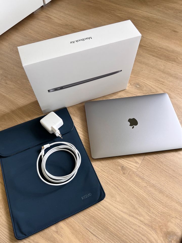 Apple Macbook Air 2020, 13“, 1,2GHz i7 QCore, 16GB RAM, 1TB SSD in Heuchelheim