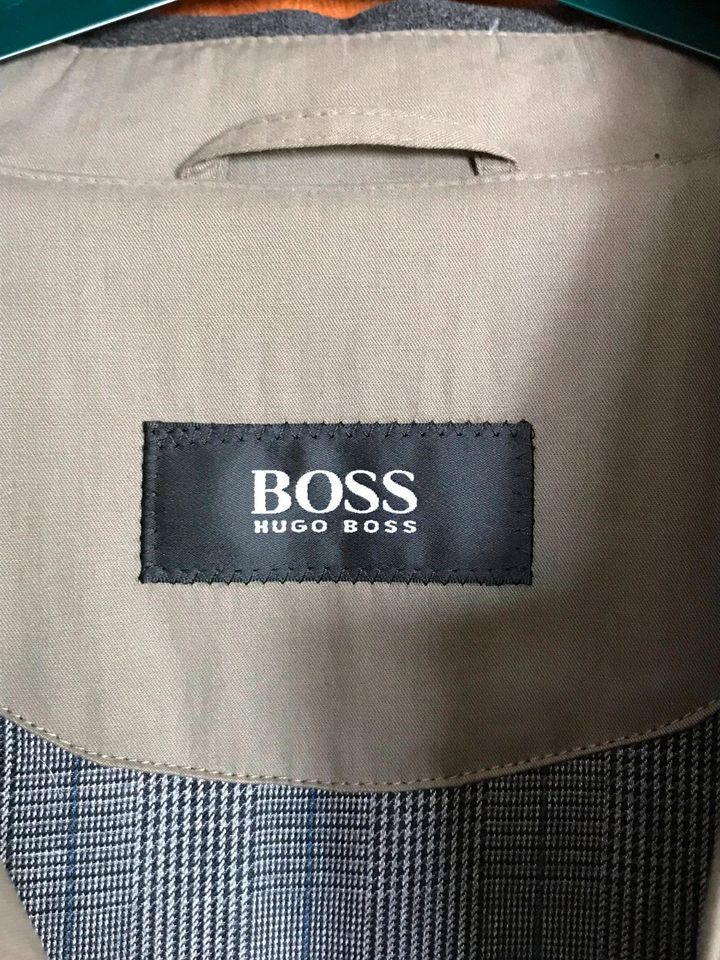 BOSS Herrenmantel Trenchcoat Gr. 50 / 52 wie NEU in München