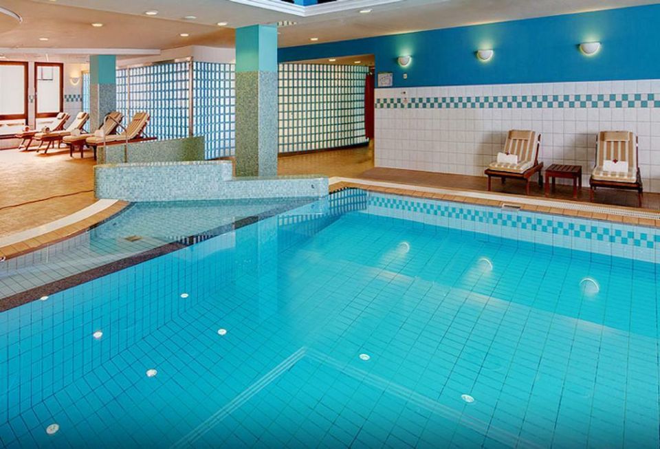 Kurzurlaub Hilton Hotel Dresden Einzelzimmer Schwimmbad Sauna 1P in Dresden