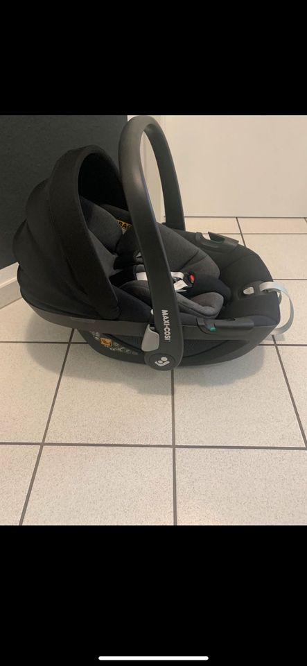 Maxi Cosi  Babyschale in Liederbach