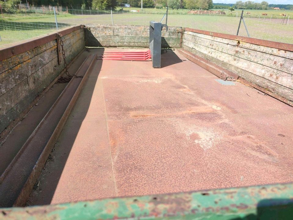 Traktor Anhänger mit Stahlboden in Gammelin