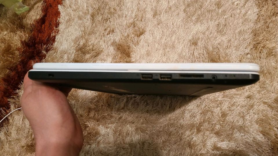 Asus vivobook 17 r702m Defekt in Köln