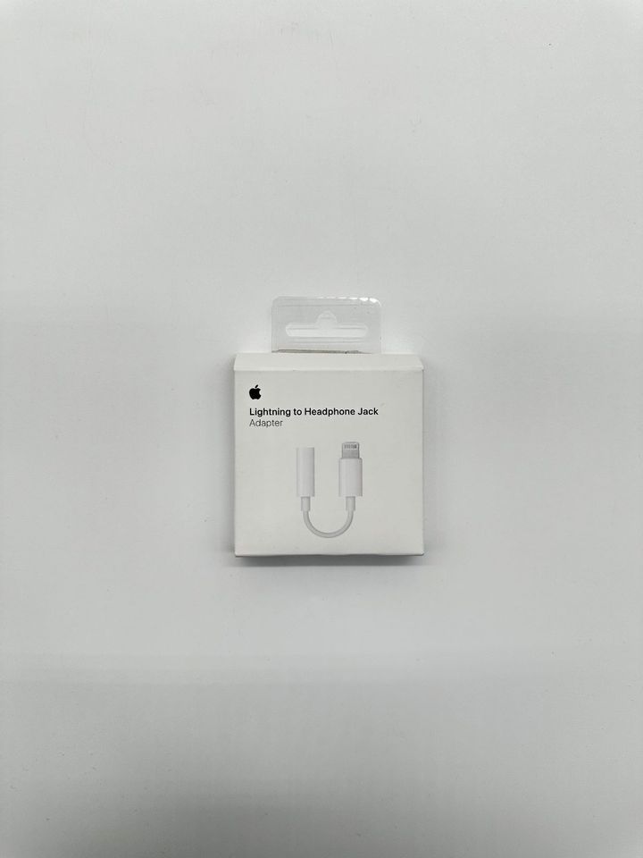 Apple Lightning to Headphone Jack in Hamburg