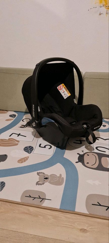 Maxi Cosi Babyschale, Kindersitz für Neugeborene in Barsinghausen