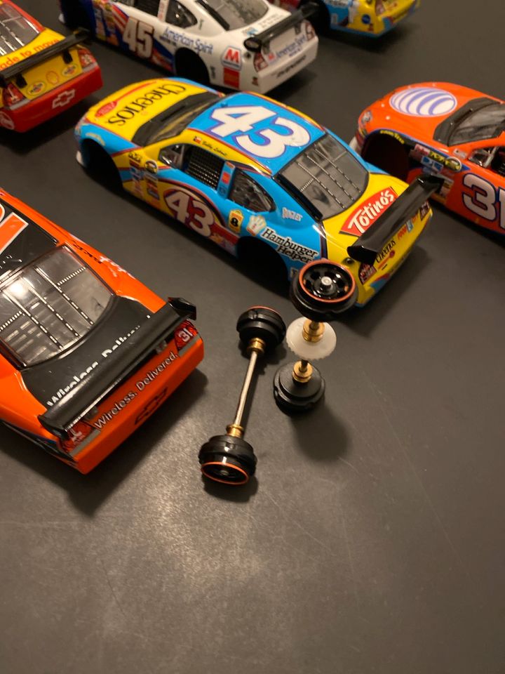 Carrera 132 Nascar Konvolut 7 neue Karosserien 4 neue Achsen-Sets in Wennigsen