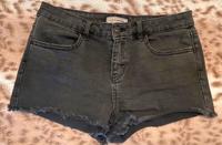 Pimkie Damen kurze Jeansshorts schwarz Gr. S /36 Bayern - Ergolding Vorschau