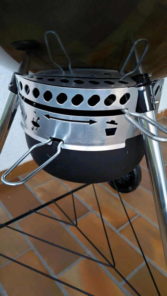 Sehr gut erhaltener Weber Holzkohle - Kugelgrill Master - Touch. in Remshalden