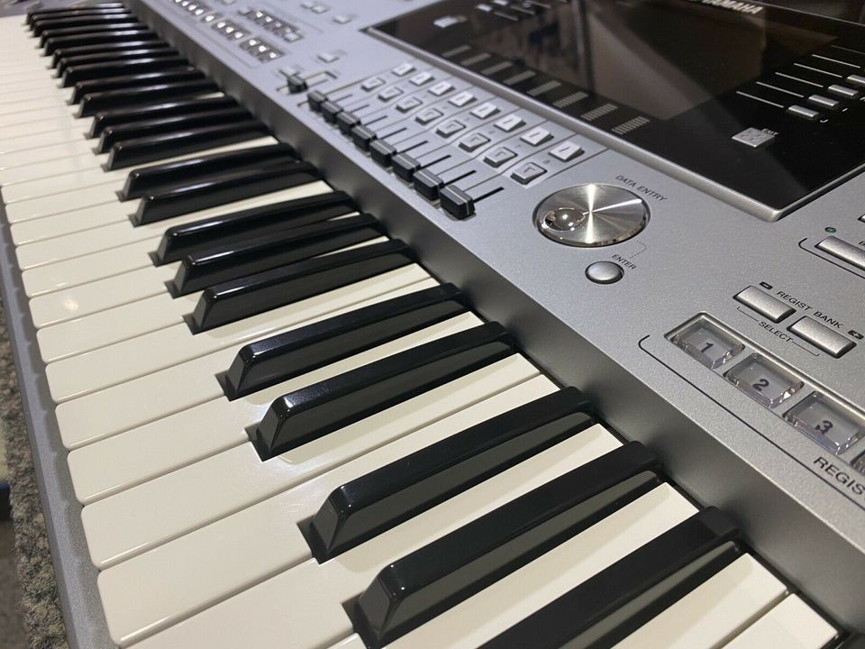 YAMAHA Keyboards Tyros 5 61 und 76 mit Gewährleistung in Pforzheim