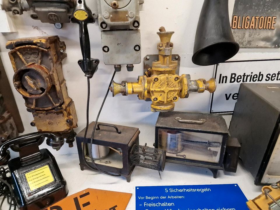 Auflösung SAARBERG Museum Geräte Telefone Signale Werkzeuge uvm. in Heusweiler