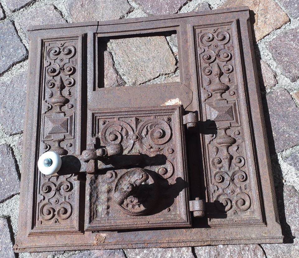 Antik Ofenklappe Ofentür Gusseisen Knauf Emaille in Wunstorf