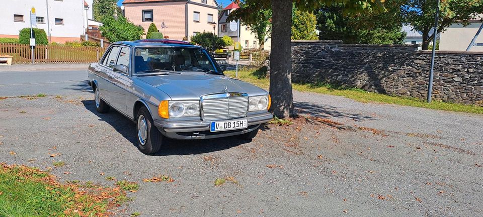Mercedes Oldtimer W123 Oldtimer  TÜV und H in Weischlitz