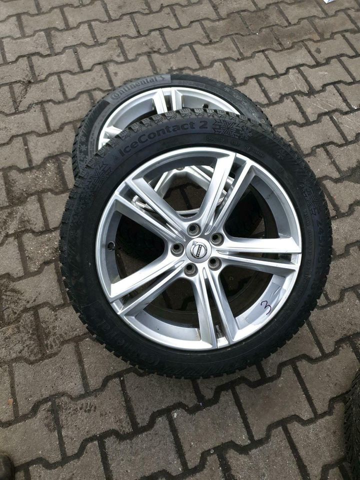 2× Volvo Alufelge Auf winterreifen marke Continental  225/45R18 in Bottrop