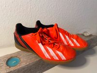 Hallenschuhe Adidas Fußball orange, weiße Streifen Gr. 36 Nordrhein-Westfalen - Grevenbroich Vorschau