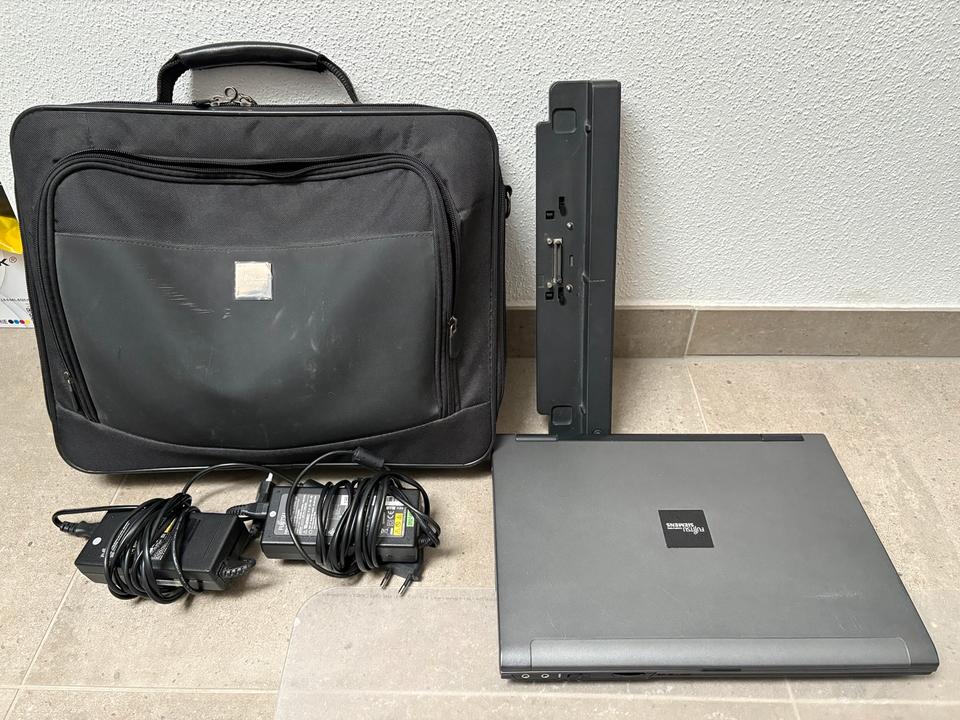 Fujitsu-Siemens ESPRIMO Mobile M9410, Laptop, 256GB SSD, 4GB RAM in Traunstein