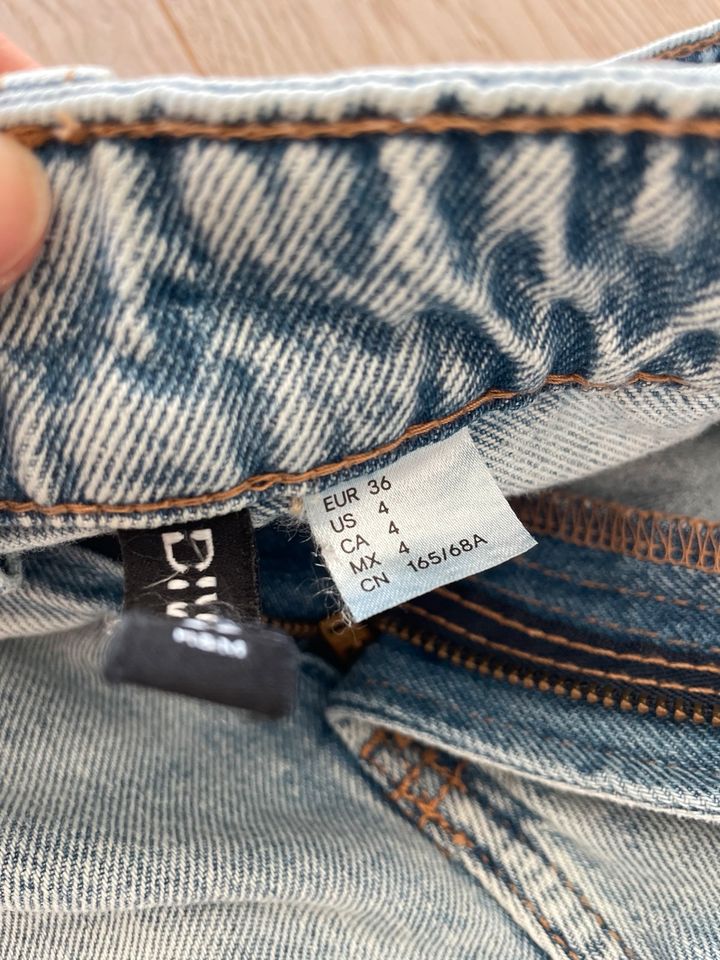 Jeans H&M aktuelle Kollektion wide high jeans in Ganderkesee