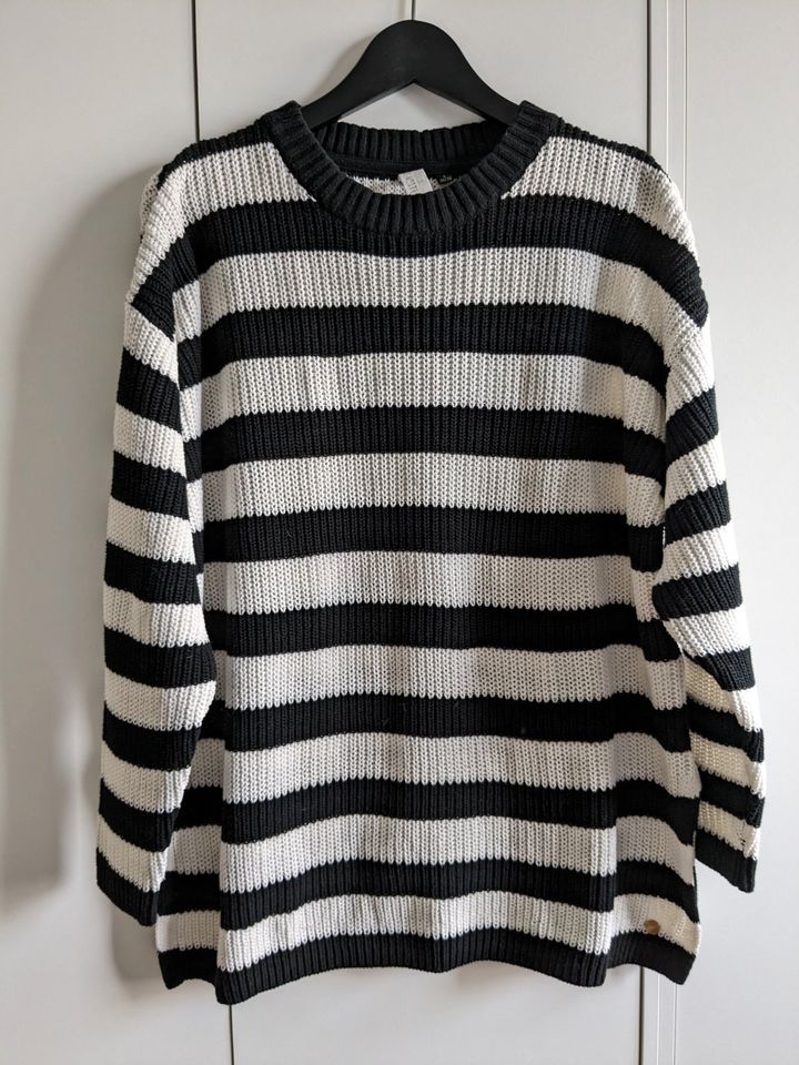 Oversized Pullover in Vellmar