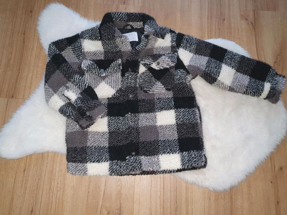 Moderne Zara Teddy- Jacke Gr:116 kariert in Pforzheim