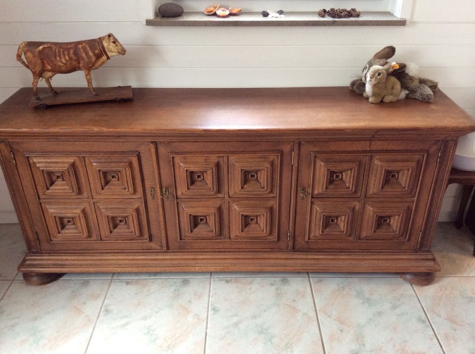 Esszimmer Geschirrschrank Sideboard Stühle von Enschede Castle in Esslingen