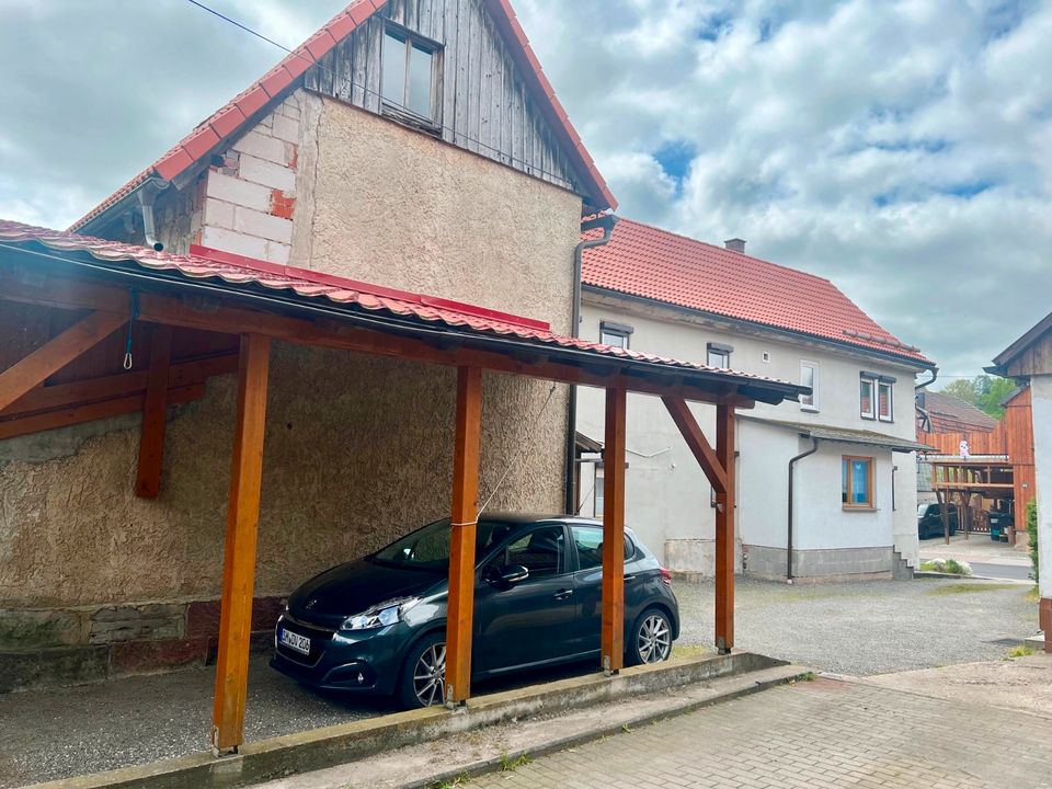 großzügiges Wohnhaus mit Carport, Garage und Garten sucht neue Bewohner in Steinbach-Hallenberg (Thüringer W)