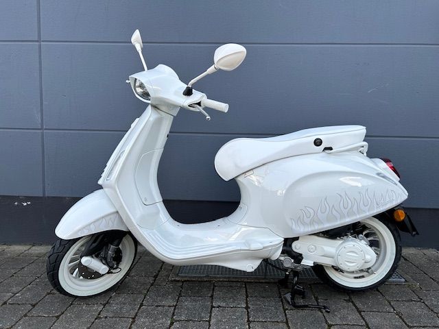 Vespa Sprint x Justin Bieber 50 in Esslingen