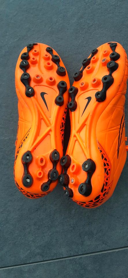 Nike Fussballschuhe Stollenschuhe Gr. 39 INKLUSIVE VERSAND in Karlsruhe