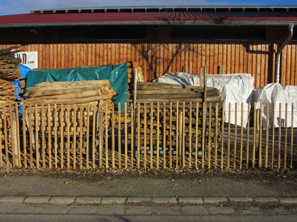 Staketenzaun  Robinienholz Gartenzaun Holzzaun Naturzaun in Schalkham