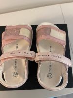 Tommy Hilfiger Mädchen Sandalette in rosa mit Glitzer Gr 22 Nordrhein-Westfalen - Hückelhoven Vorschau