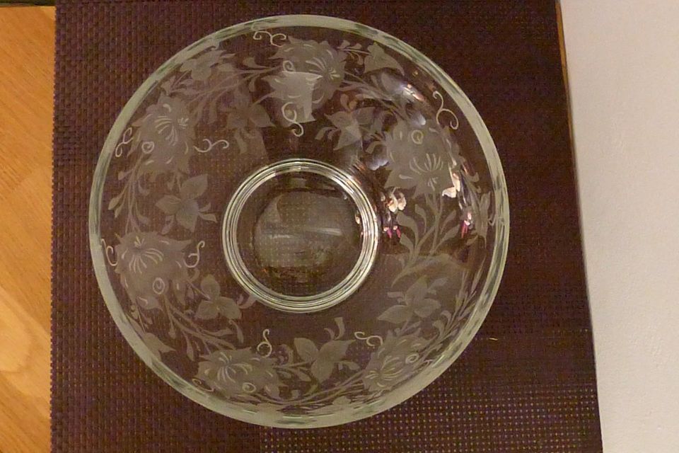 Hochwertige, handgeschliffen Glasschale aus dtsch. Glasmanufaktur in Bensheim