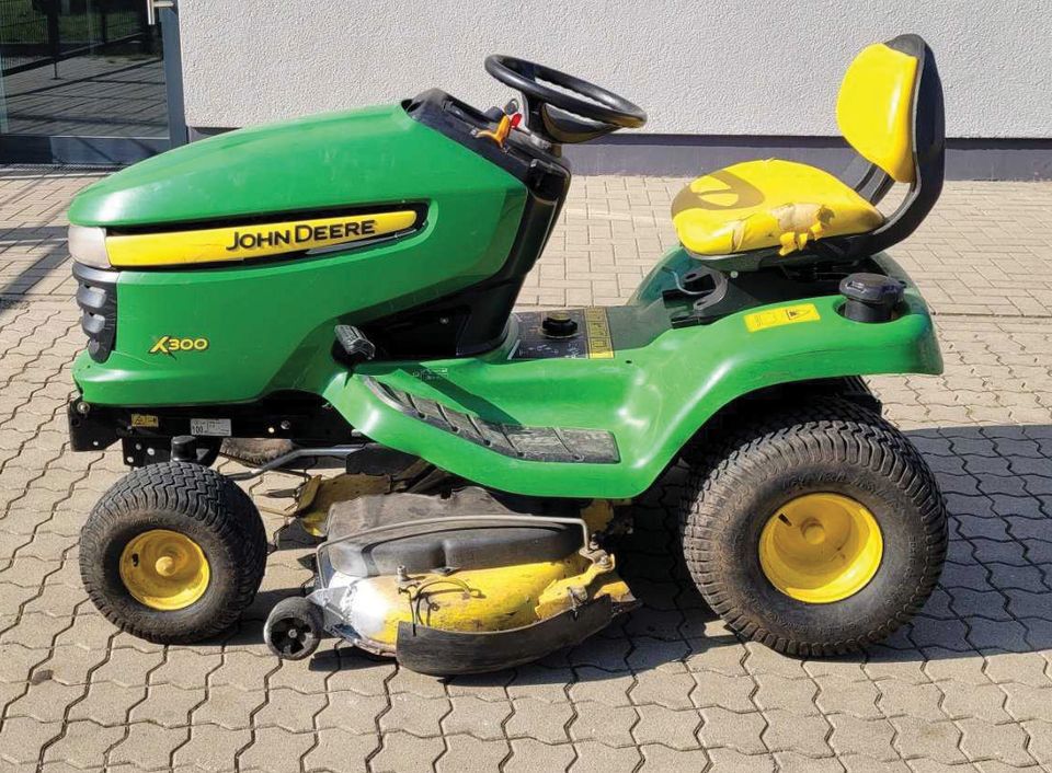 John Deere X300 Aufsitzmäher in Essen Altenessen Gebrauchte