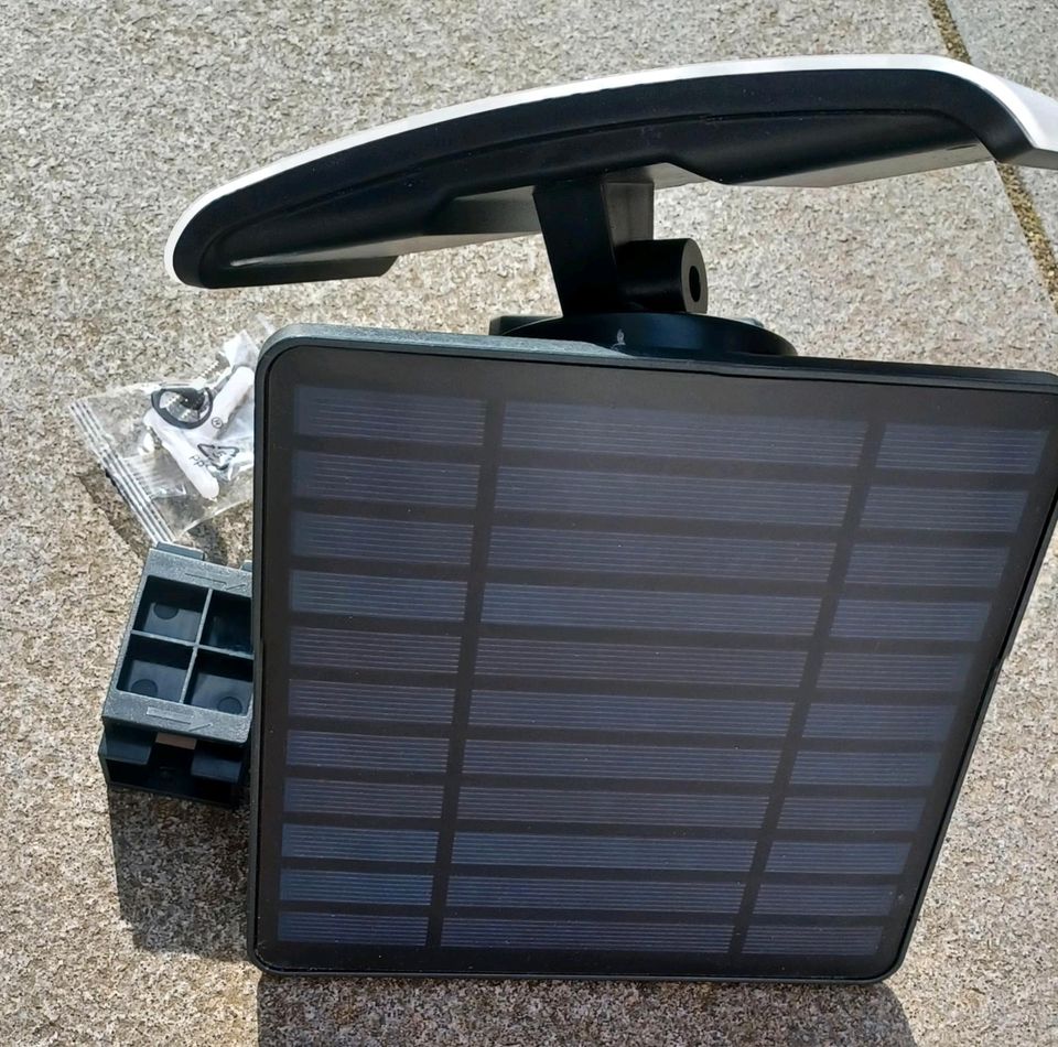 Solarleuchte LED fùr Außenbereich,  unbenützt in Geisenfeld
