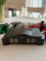 Nintendo N64 mit drei Controllern Hessen - Baunatal Vorschau