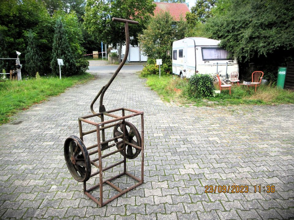 Alter antiker Milchkannen - Wagen - 57kg in Lemgow