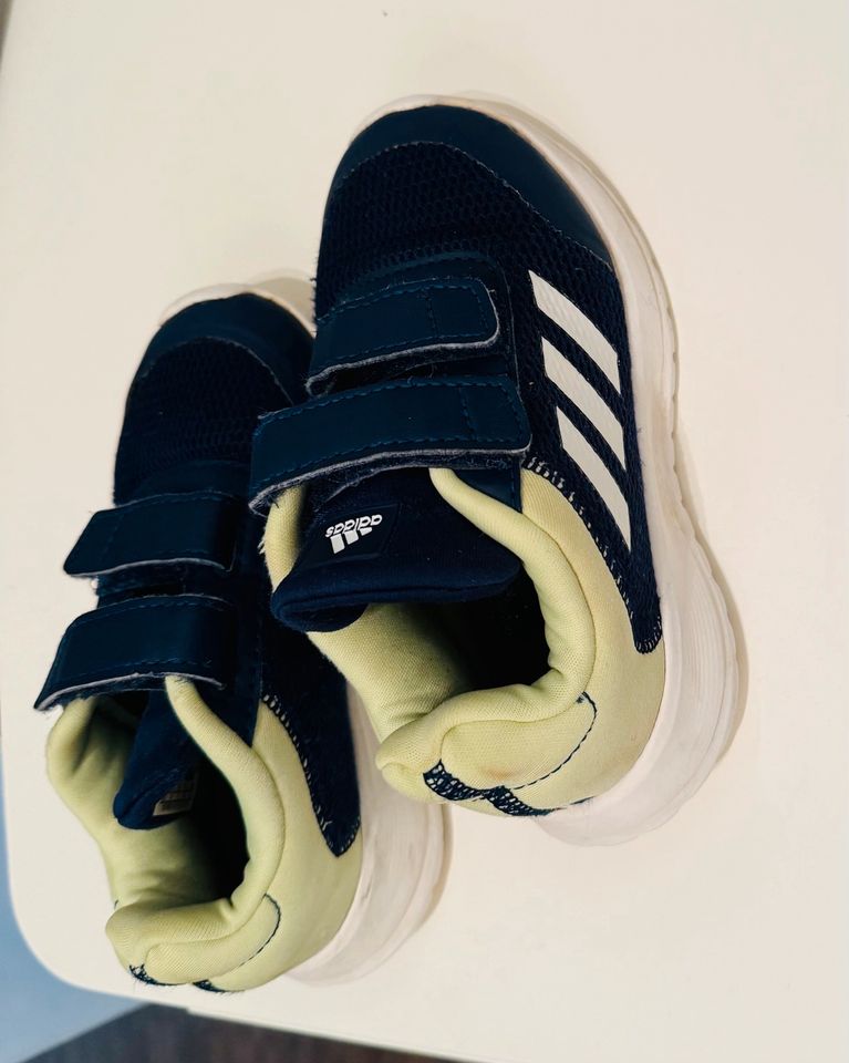 Adidas Kinderschuhe Sportschuhe 25 in Düsseldorf